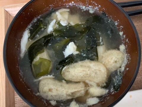 わかめと油揚げ☆落とし卵の味噌汁